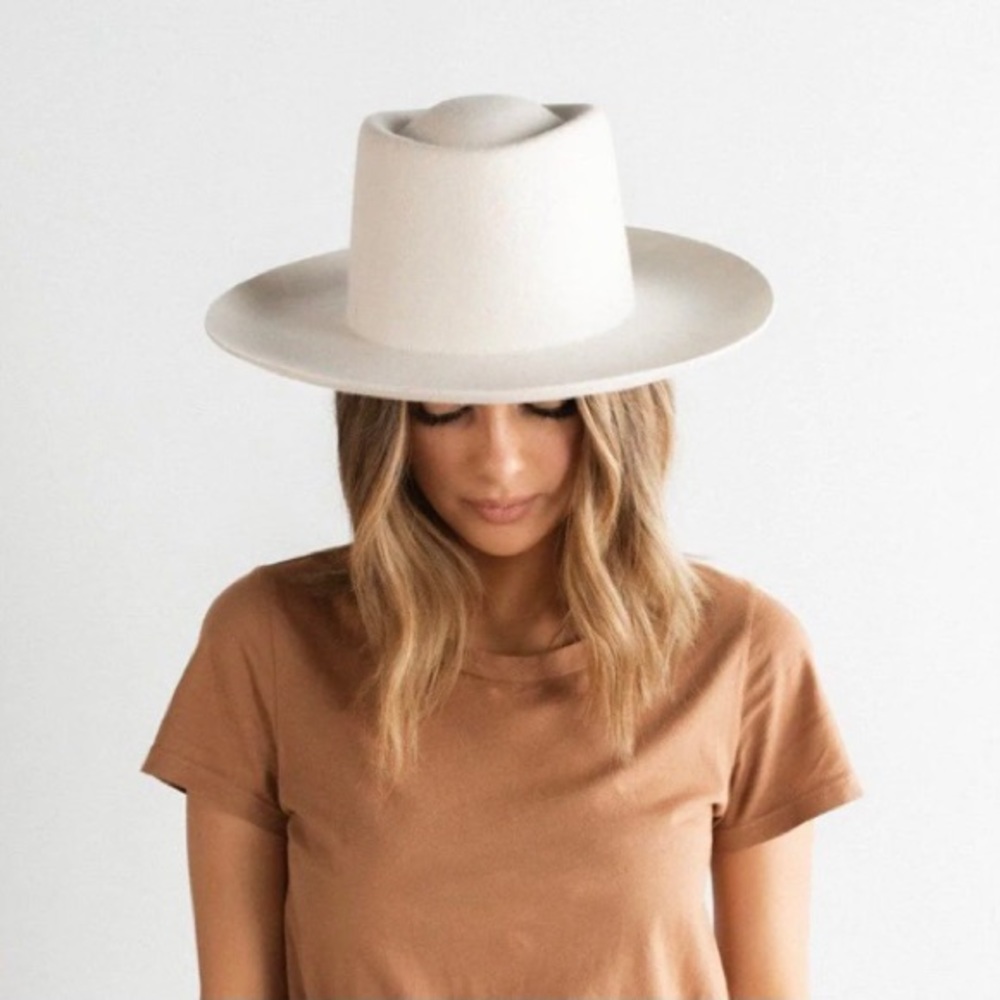 GIGI PIP Ty Upturned Brim in Off-White